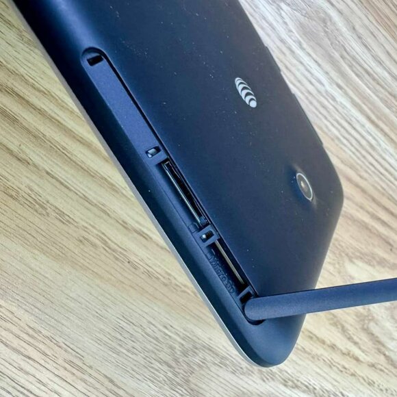 ASUS AT&T Tablet – 7" Intel Inside Used Like New - Picture 4 of 12